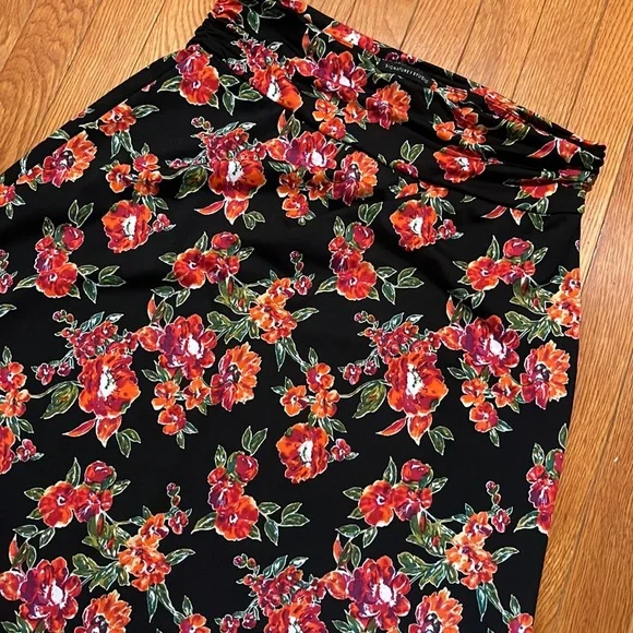 Signature Studio Skirt🌹Beautiful - Picture 2 of 4